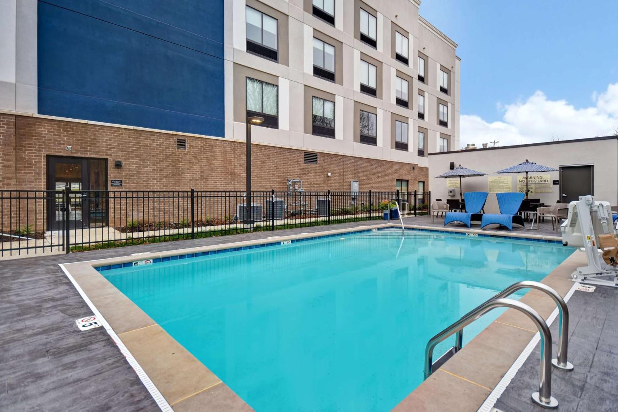 Hampton Inn Pleasant View Exterior photo